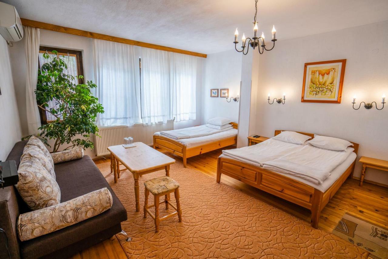 Toni'S Guest House Мельник Экстерьер фото