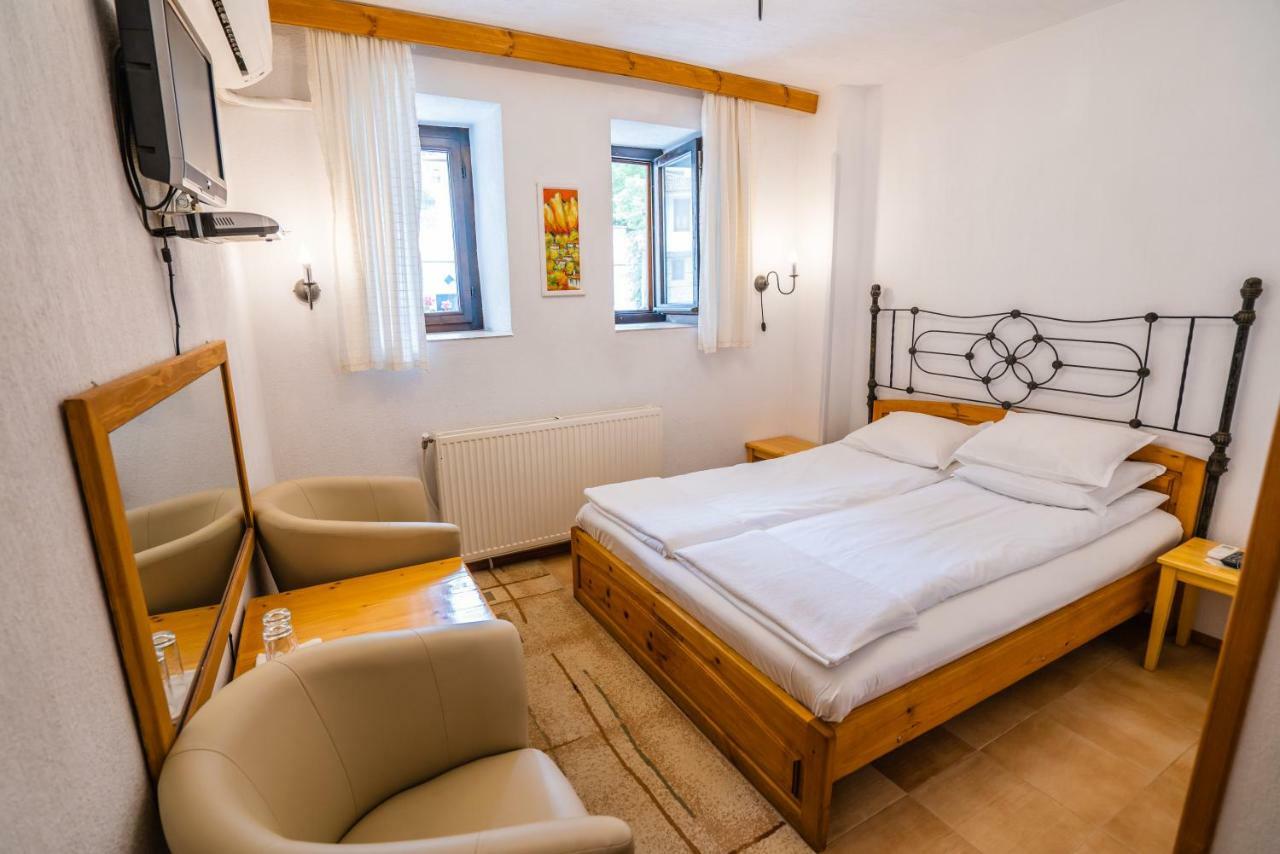 Toni'S Guest House Мельник Экстерьер фото