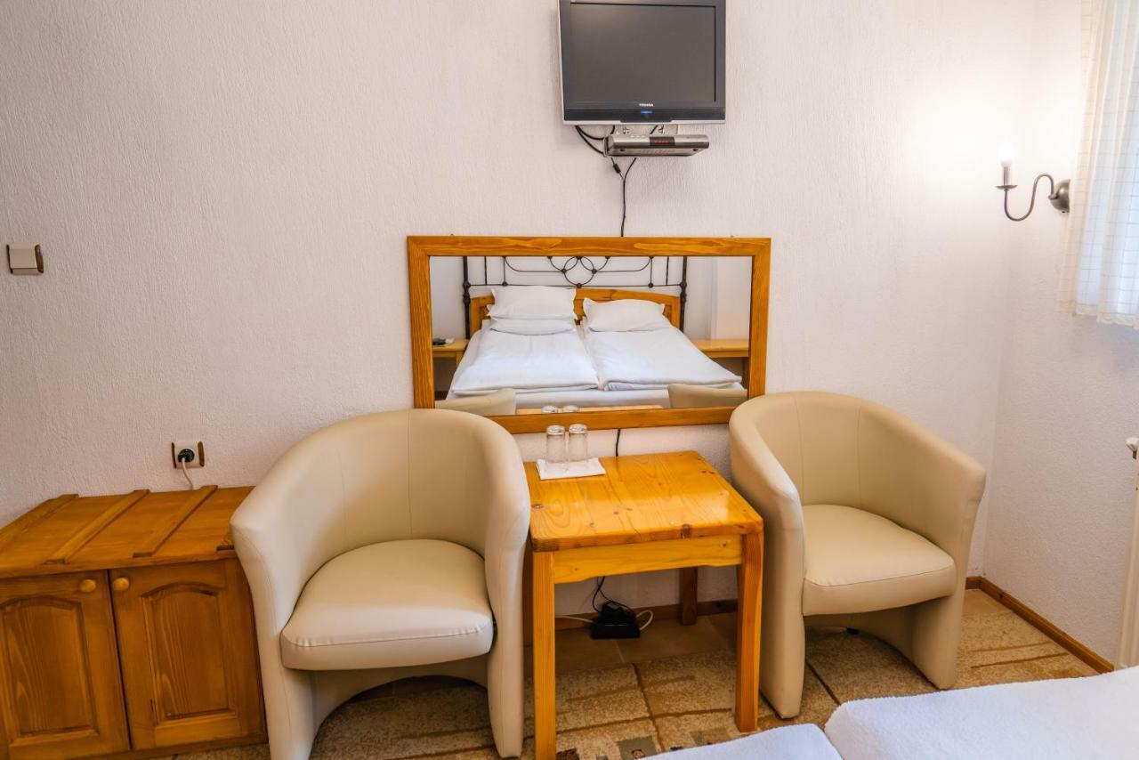 Toni'S Guest House Мельник Экстерьер фото